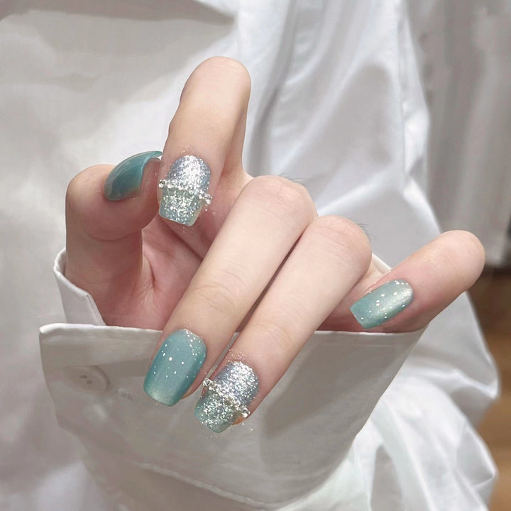 Glänzendes dekoratives Press-On-Nagelset Karnz