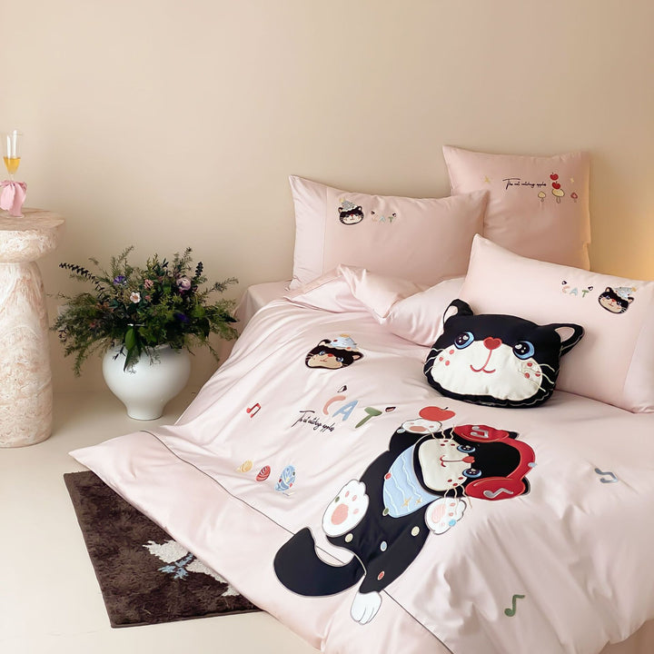 Bettwäsche-Set mit appliziertem Katzenmotiv und Kuschelkissen