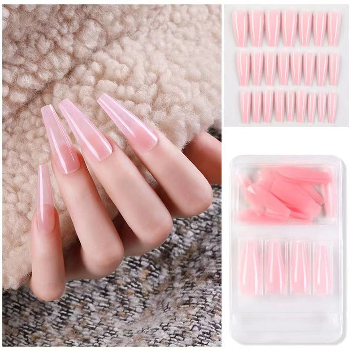 Kunstnagelset mit zartem Glanz und eleganter Form Karnz
