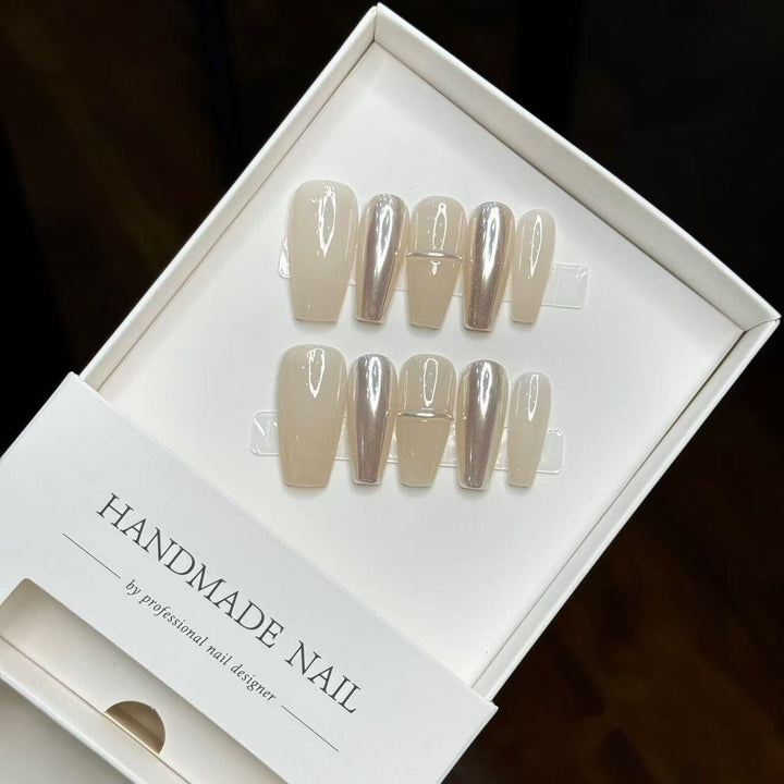 Handgemachtes Press-On Nagelset mit glänzendem Finish