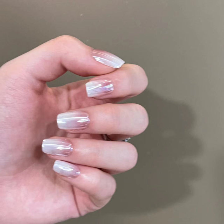 Künstliche Nagelverlängerungen im eleganten Ombre-Design Karnz
