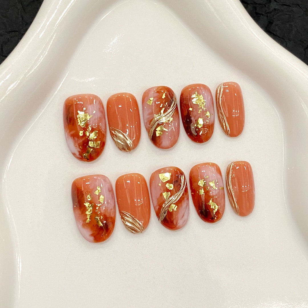 Künstlerisches Press-On Nagelkunstset mit eleganten Blätterakzenten