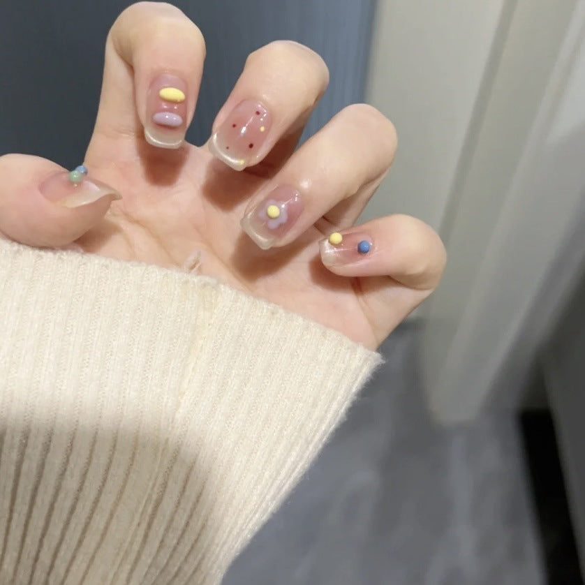Dekoratives Press-On Nagelkunstset mit kreativen Mustern