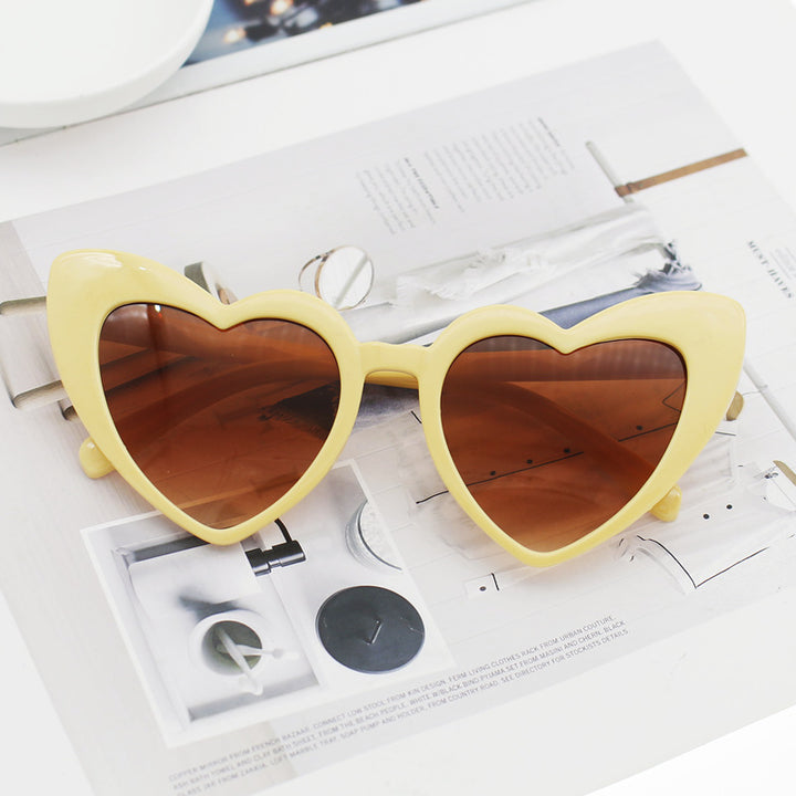 Damen Herzförmige Sonnenbrille mit glitzerndem Rahmen Karnz