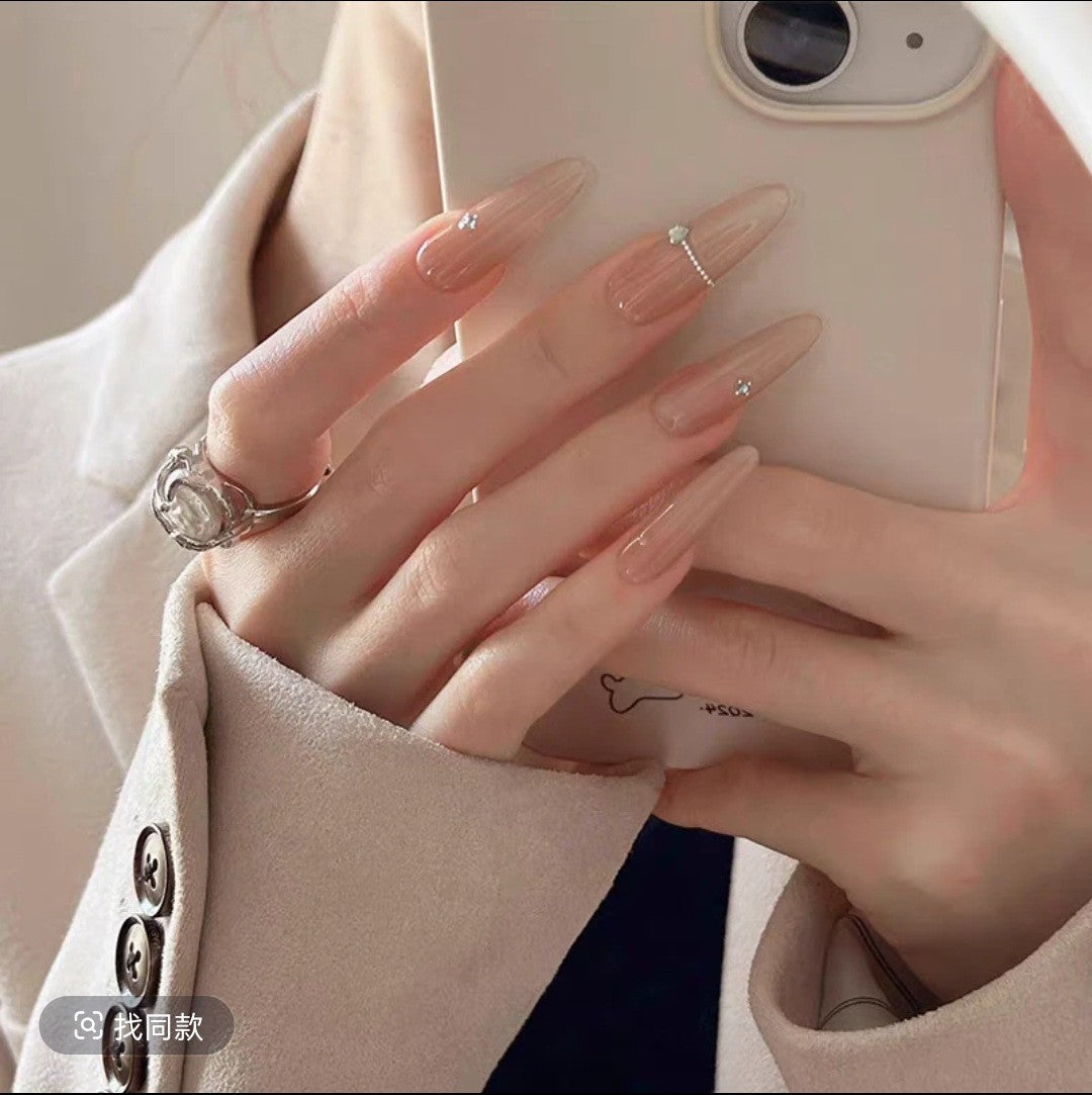 Elegantes Nagelkunst Set Karnz