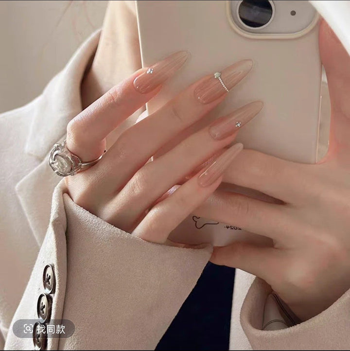 Elegantes Nagelkunst Set Karnz