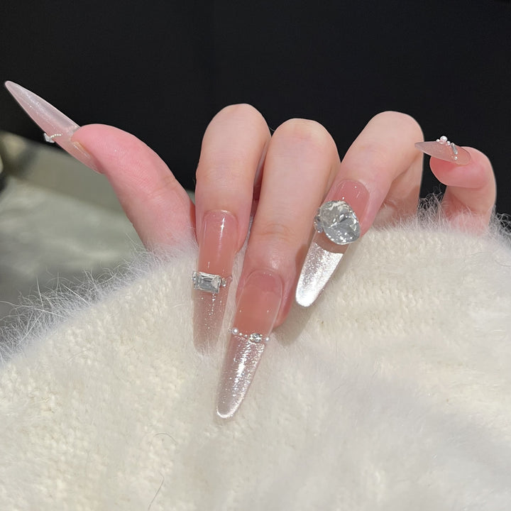 Dekorativer Stiletto Press-On Nagelkunstset mit Strassdetails Karnz