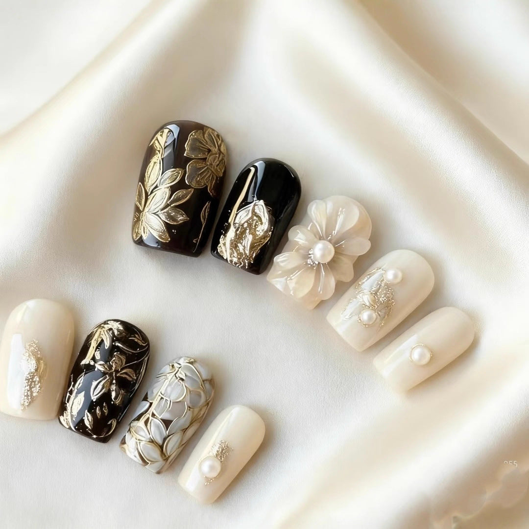 3D Floral Press-On Nagelkunstset mit elegant gestalteten Designs
