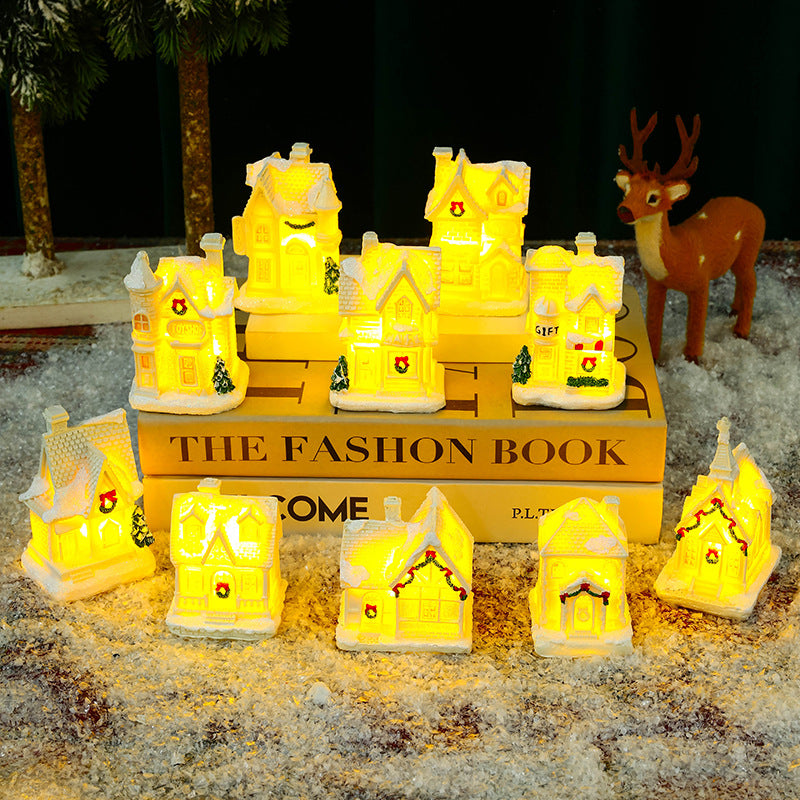 Beleuchtetes Weihnachtsdorfhaus mit festlicher Dekoration Karnz