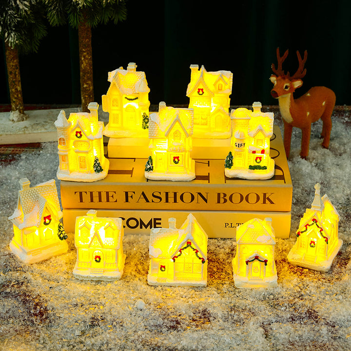 Beleuchtetes Weihnachtsdorfhaus mit festlicher Dekoration Karnz