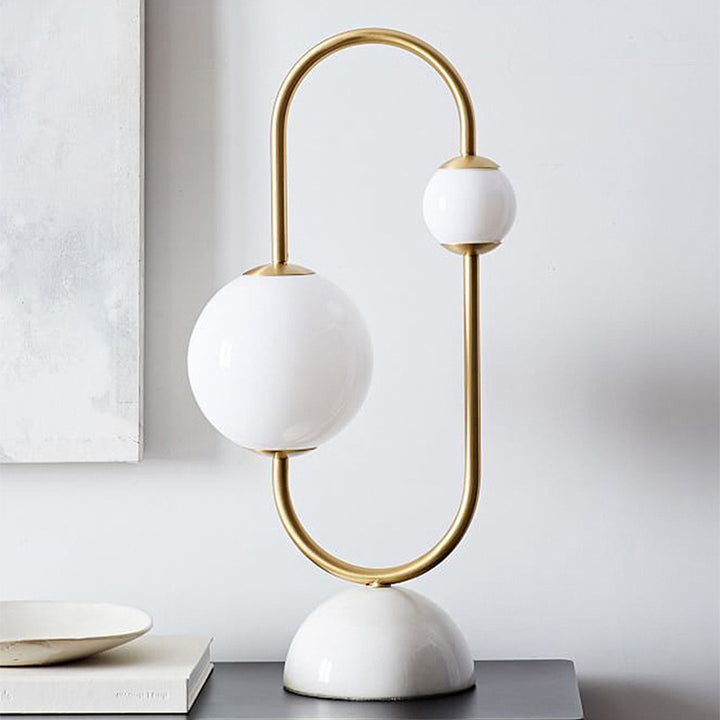 Dekorative Tischlampe mit einzigartigem Skulpturdesign