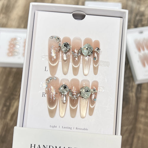 Glamouröse Stiletto Press-On Nagelspitzen mit Kristallverzierungen Karnz
