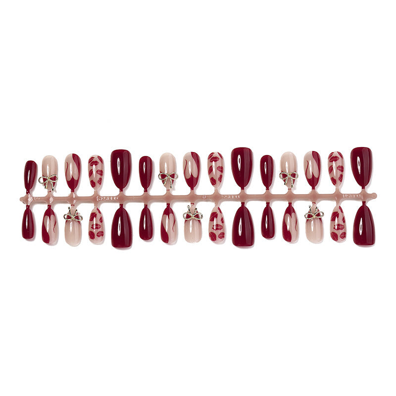 Kunstnagelset mit eleganten Schleifen- und Lippenmotiven Karnz