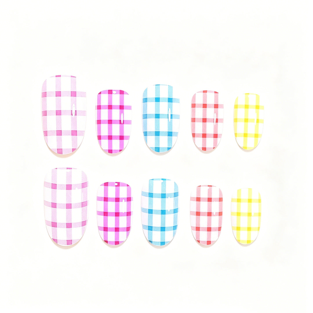Künstlerische Press-On Nagelspitzen mit kariertem Design Karnz