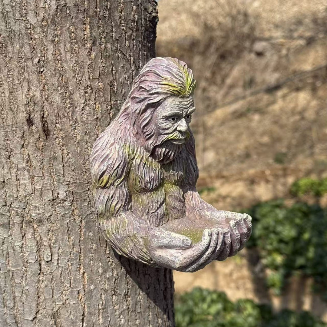 Dekorative Gartenfigur mit Vogelfutterspender Karnz