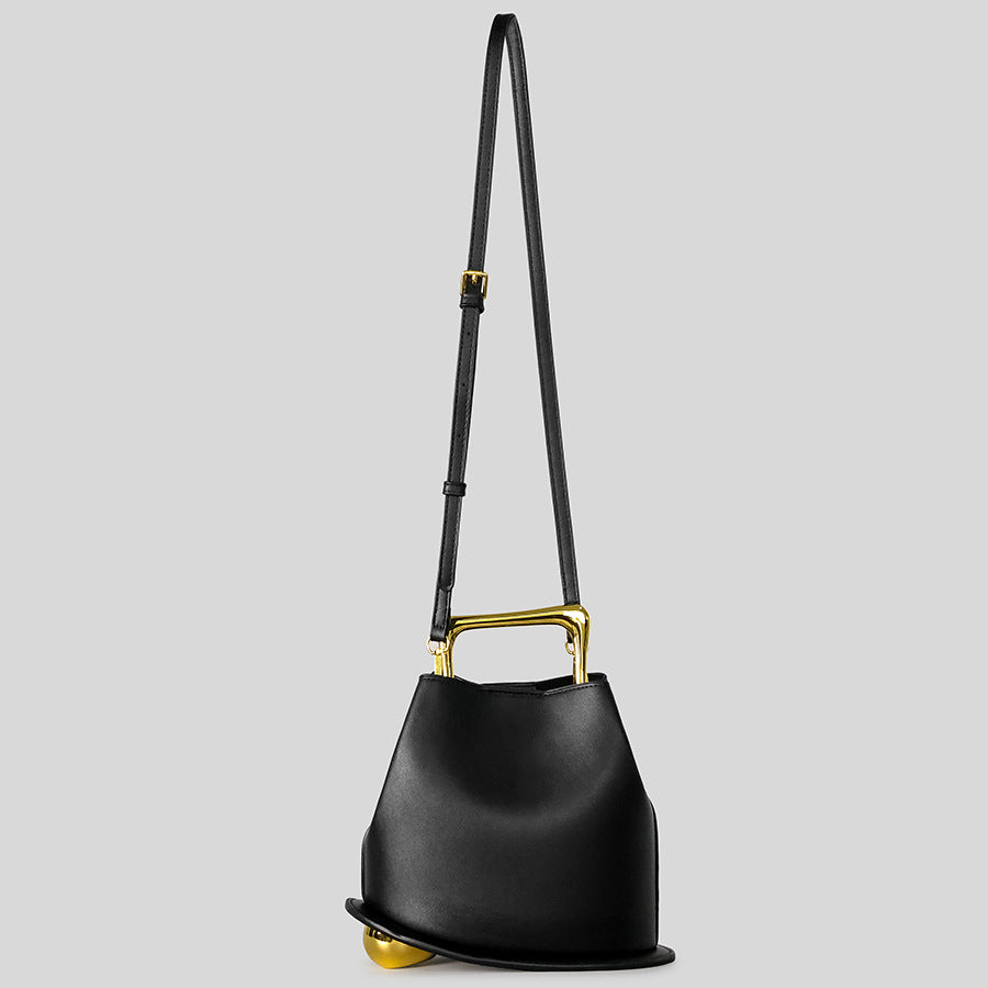 Skulpturale Griff-Handtasche
