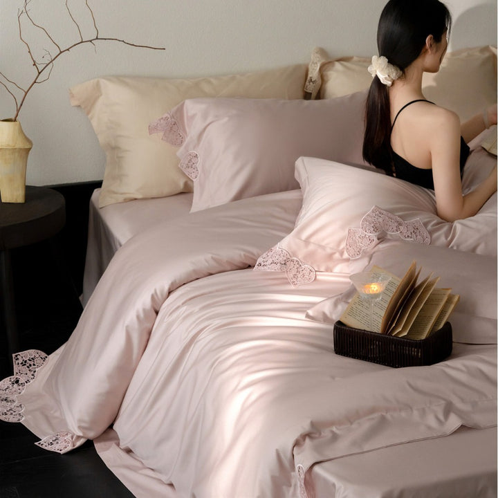 Luxus Satin Bettbezug Set mit Herz-Ausschnitt Spitze Trim