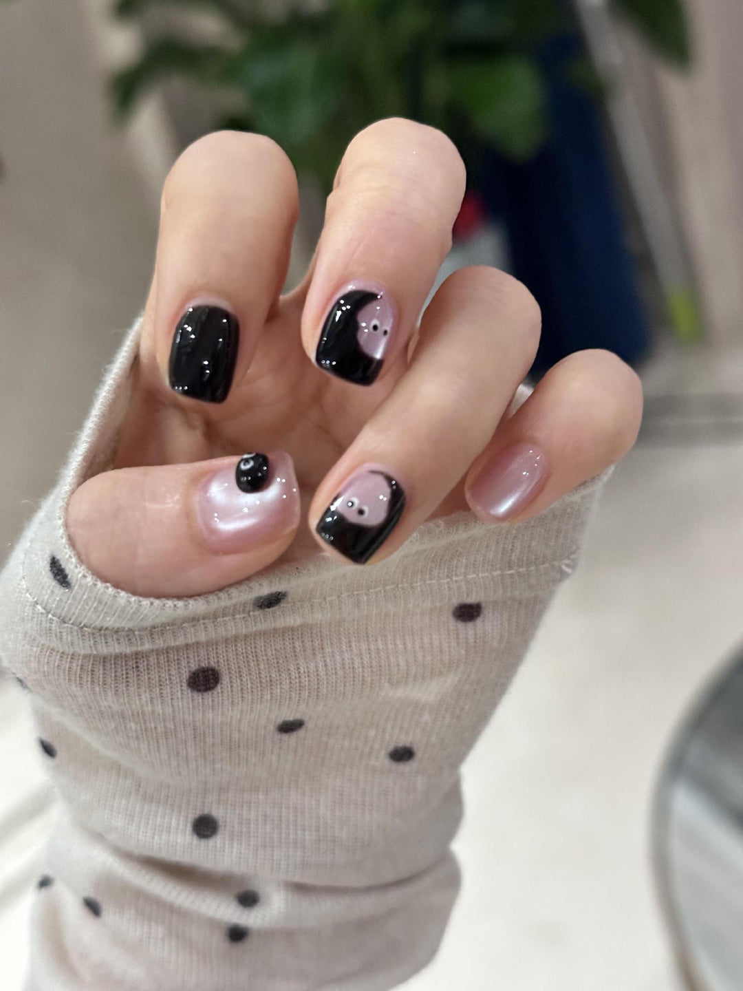 Kunstnägel mit Modernen Geometrischen Designs Karnz