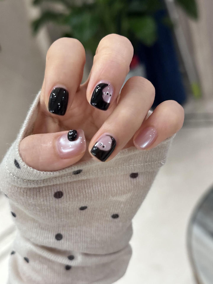 Kunstnägel mit Modernen Geometrischen Designs Karnz