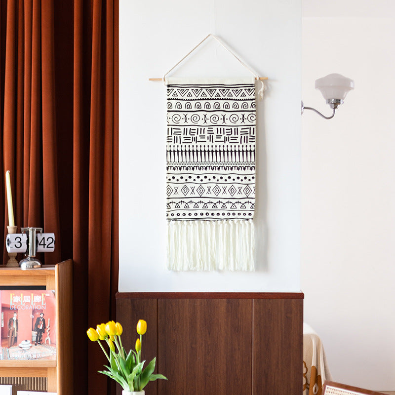 Wandbehang aus gewebtem Baumwollmix mit grafischem Ethno-Muster und langen Fransen Karnz