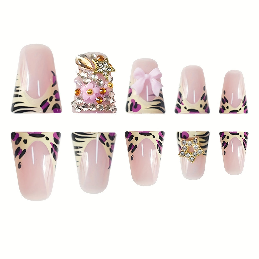 Elegante dekorative Nagelverlängerungen Karnz