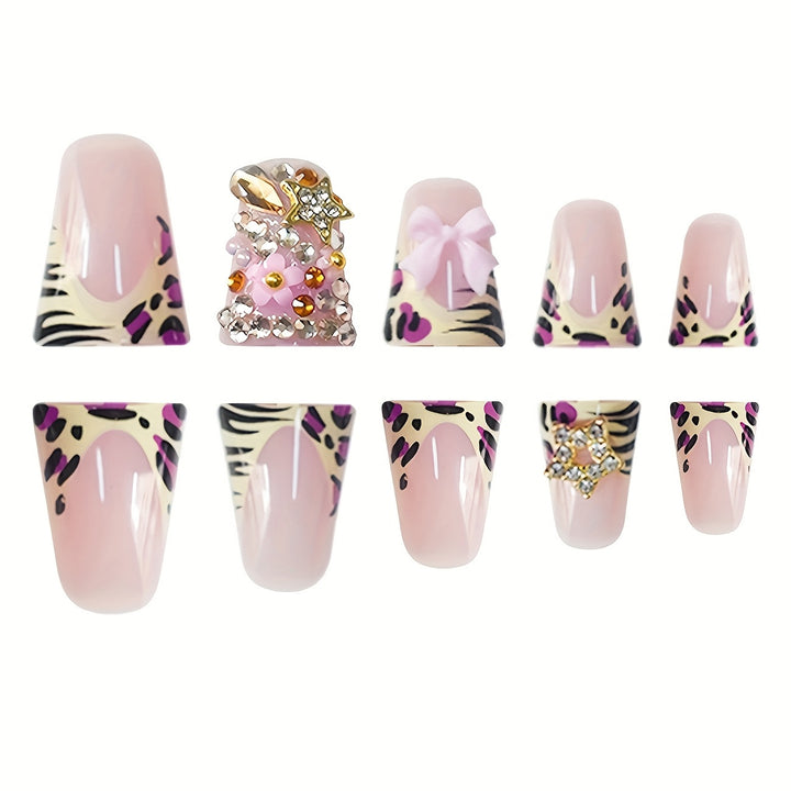 Elegante dekorative Nagelverlängerungen Karnz