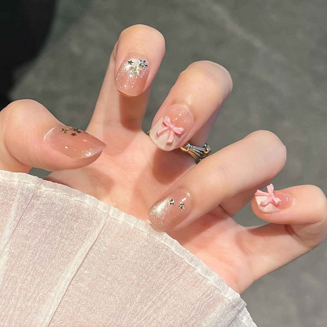 Dekorative Press-On Nagelkunst mit floralen Designs Karnz