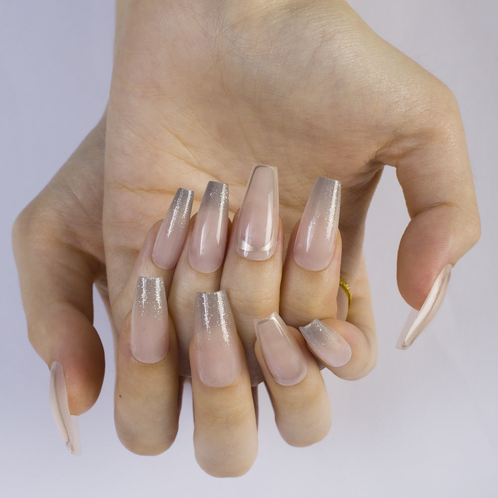 Kunstnägel mit Glitzer-Spitze und Hochglanz-Finish Karnz