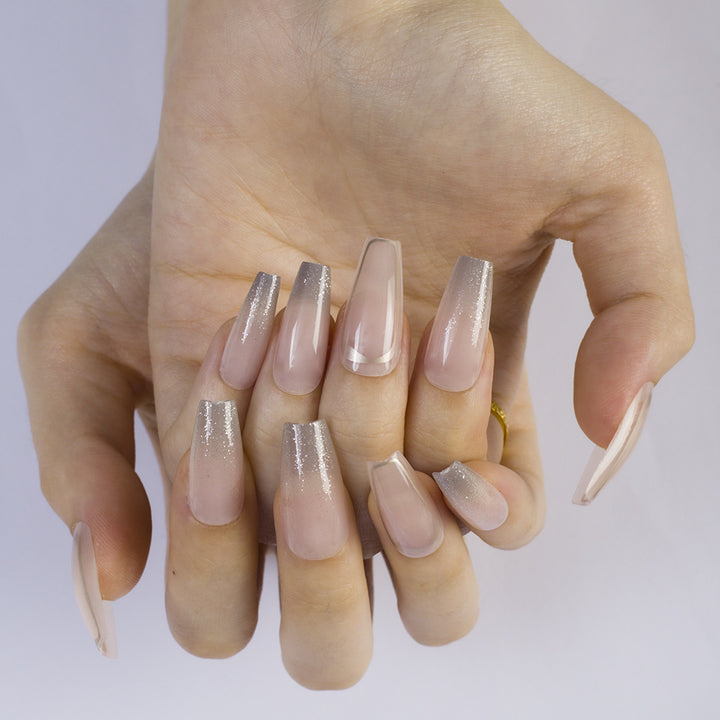 Kunstnägel mit Glitzer-Spitze und Hochglanz-Finish Karnz