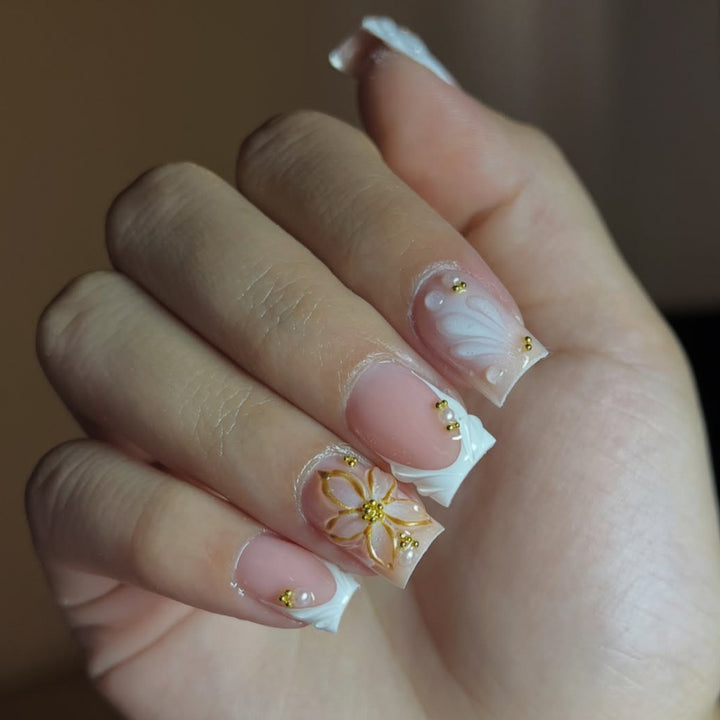 Elegantes Florales Design Acryl Nagelkunst Karnz