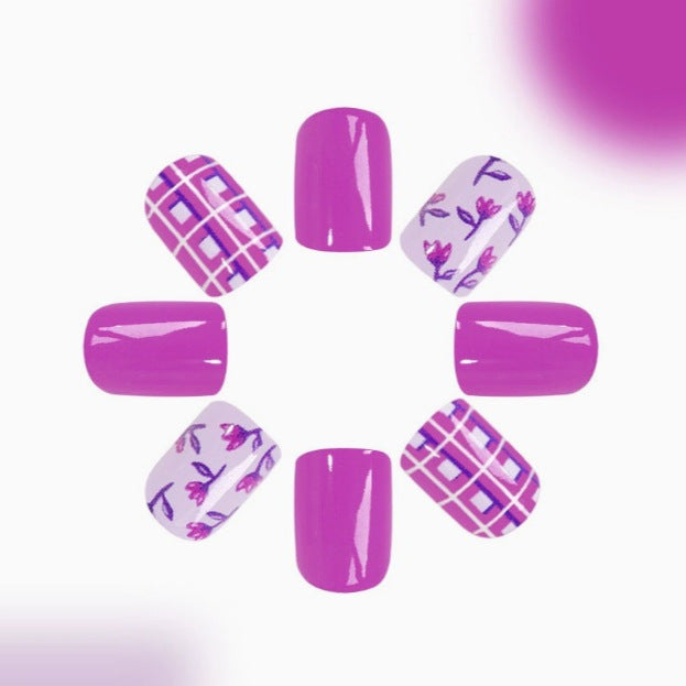 Dekoratives Blumen-Nagelkunst-Set Karnz