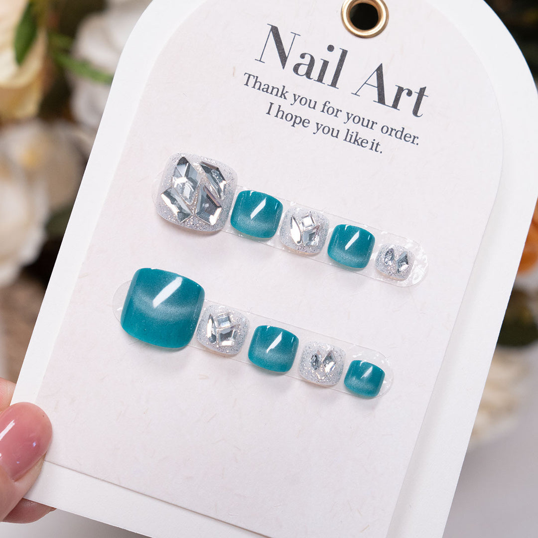 Elegante mit Strass dekorierte Pediküre Nagelkunst