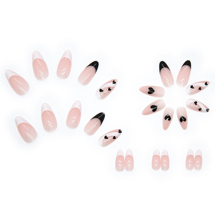 Kreative Nail Art mit Herzdesign Karnz