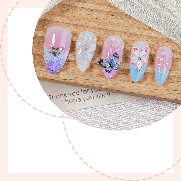 Künstliches Nagelset mit floralen und Glitzerdetails Karnz