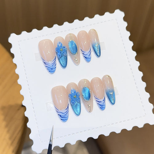 Kunstnägel mit Exquisite Blumen- und Glitzermotiven Karnz