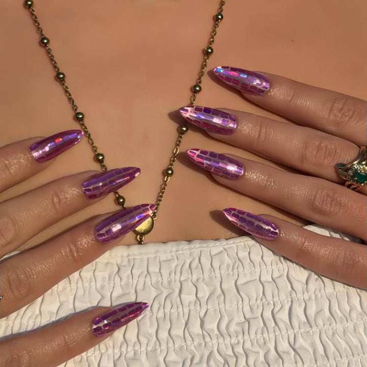 Glossy Stiletto Press-On Nails Set mit Reflective Design Karnz