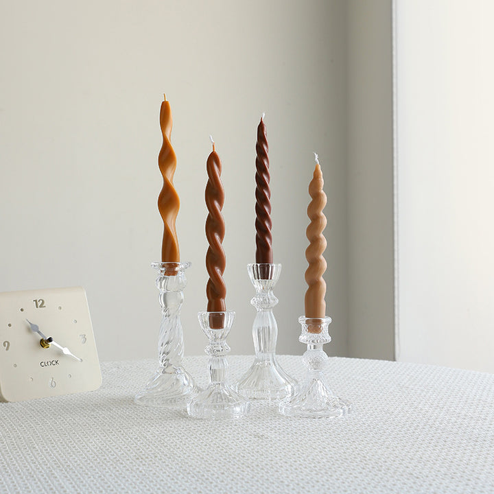 Gedrehte konisch dekorative Kerzen Set mit skulptierten Glas Haltern