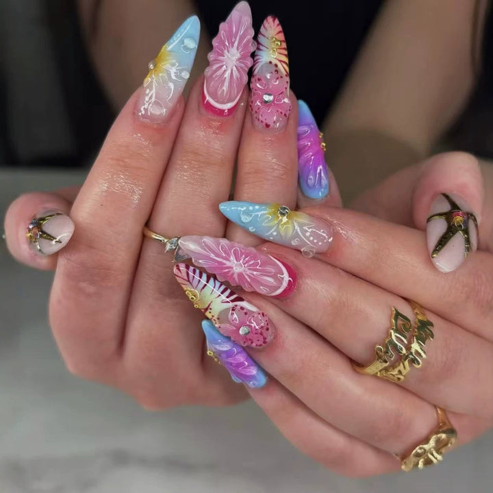 Künstlerisches Press-On Nail Set mit floralem 3D-Design Karnz