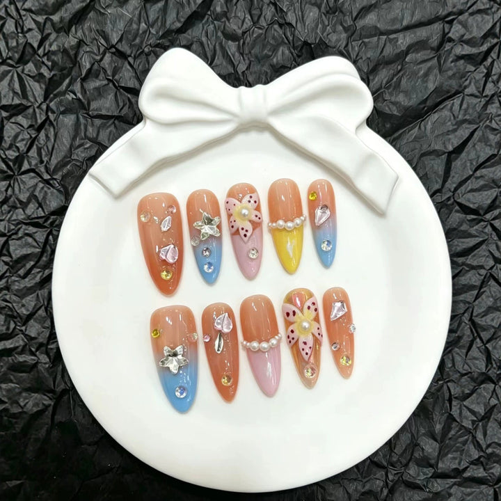 Künstlerische dekorative Press-On-Nagelkollektion