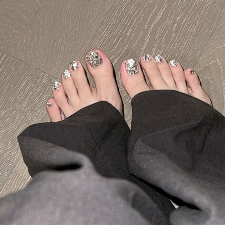 Dekorative Glitzernde Fußnagelkunst Karnz