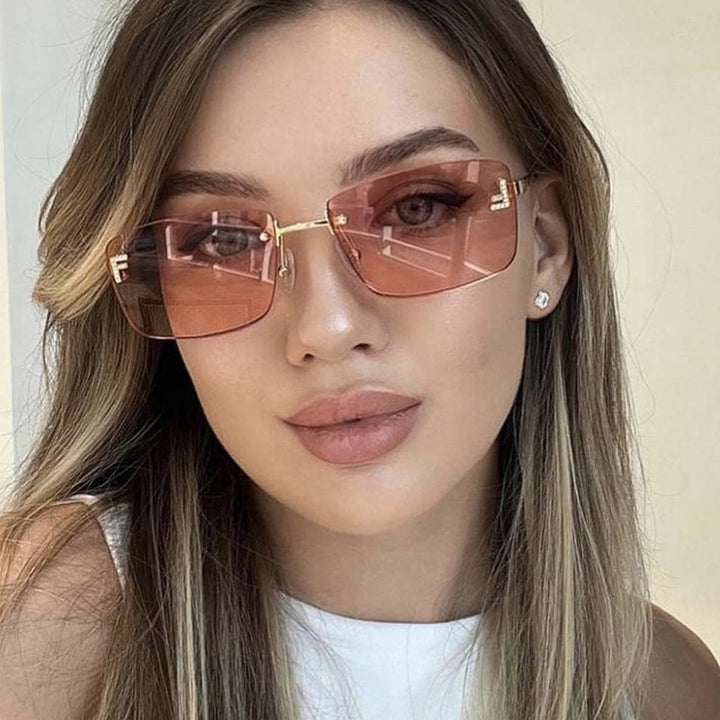 Damen quadratische Sonnenbrille mit elegantem goldenen Rahmen und stylishen Gläsern Karnz