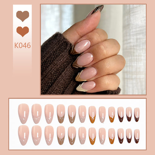 Kreative Nagelspitzen im eleganten Design Karnz
