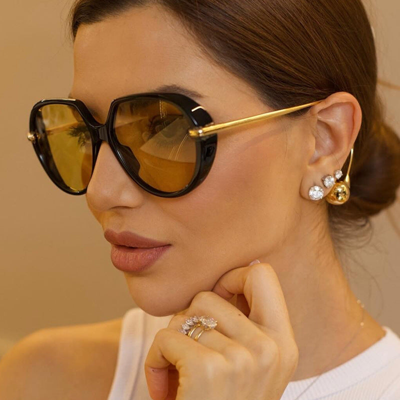 Damen Cat-Eye Sonnenbrille mit goldenen Akzenten und stylishem Rahmen Karnz
