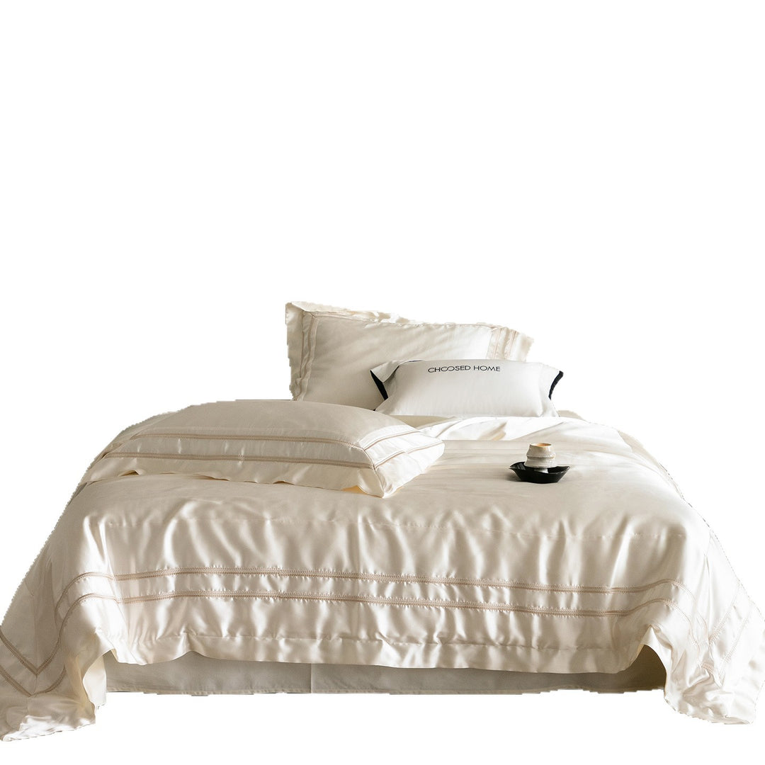 Luxuriöses Satin-Bettwäsche-Set mit Zierborten und seidig-glattem Griff