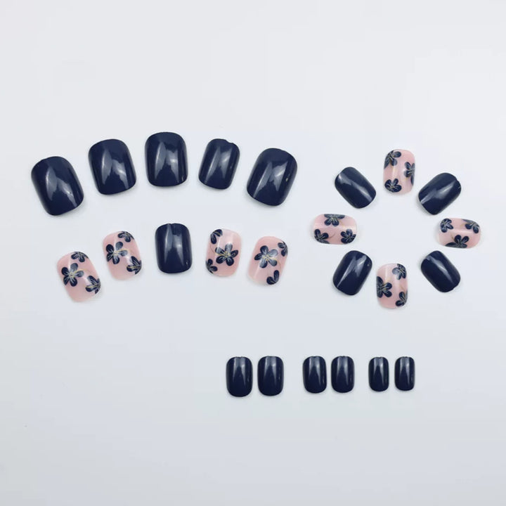 Kunstnägel mit Elegantem Blüten-Design Karnz