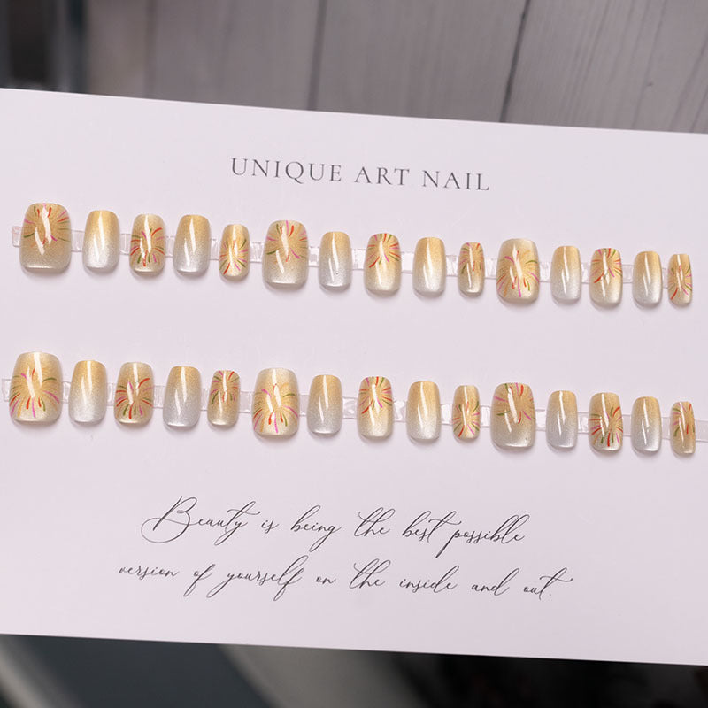 Dekorativer Press-On Nagelset mit floralem Design