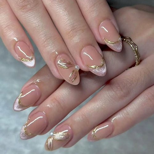 Glamouröse Press-On Nagelset mit dekorativen Akzenten Karnz