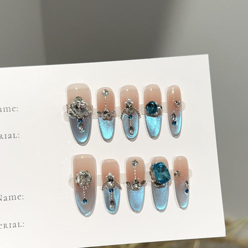Elegantes, mit Kristallen verziertes Press-On-Nagel-Set