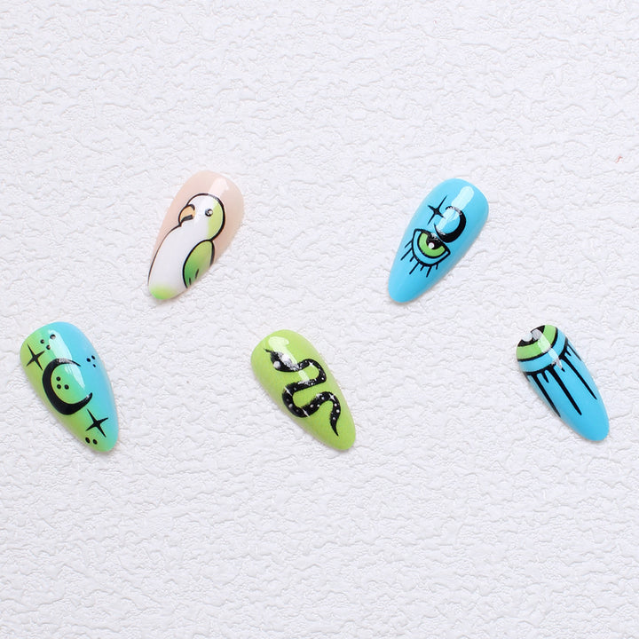 Kunstnagelset mit verspielten Tiermotiven und auffälligen 3D-Designs Karnz
