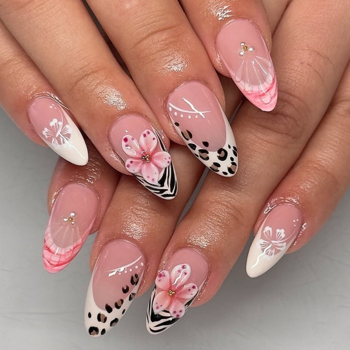 Kunstnagelset mit floralen und Leoparden-Designs Karnz